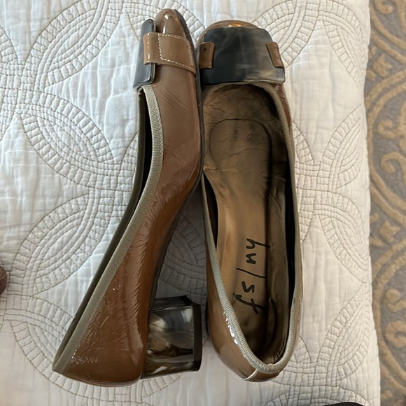 French Sole (fs/ny) 7.5 olive green 1” block heel w “tort shell” buckle & heel - Picture 5 of 5